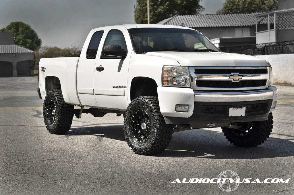 17" XD Wheels XD795 Hoss Gloss Black with Nitto Trail Grappler MT