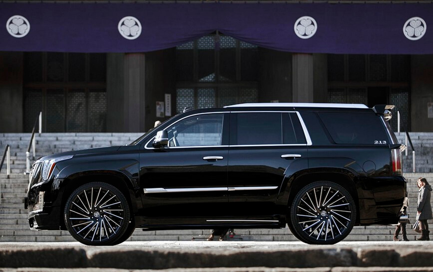 lexani_wheels_wraith_gloss_black_cnc_accents_rims_escalade_03-011
