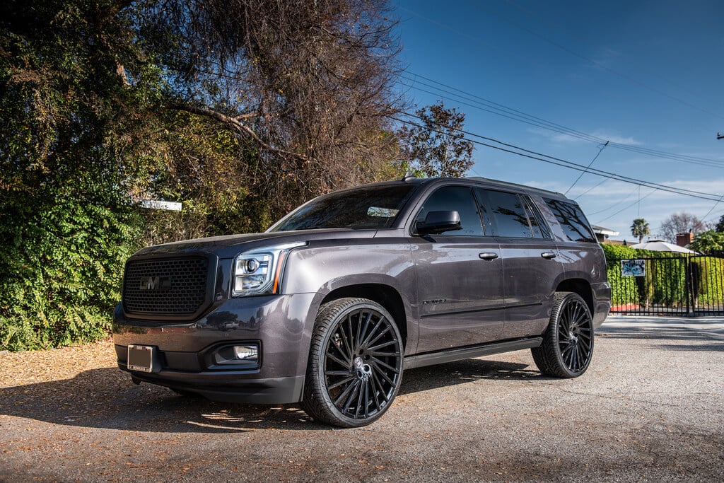 26" Lexani Wheels Wraith with Gloss Black Rims