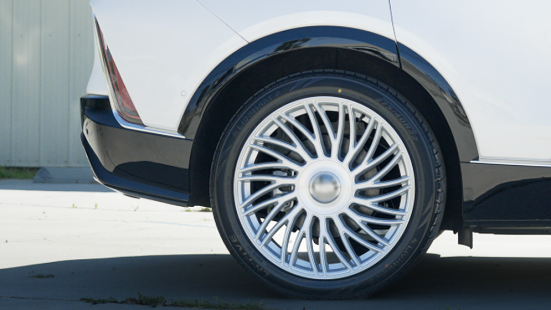 2025 Cadillac LYRIQ on 22