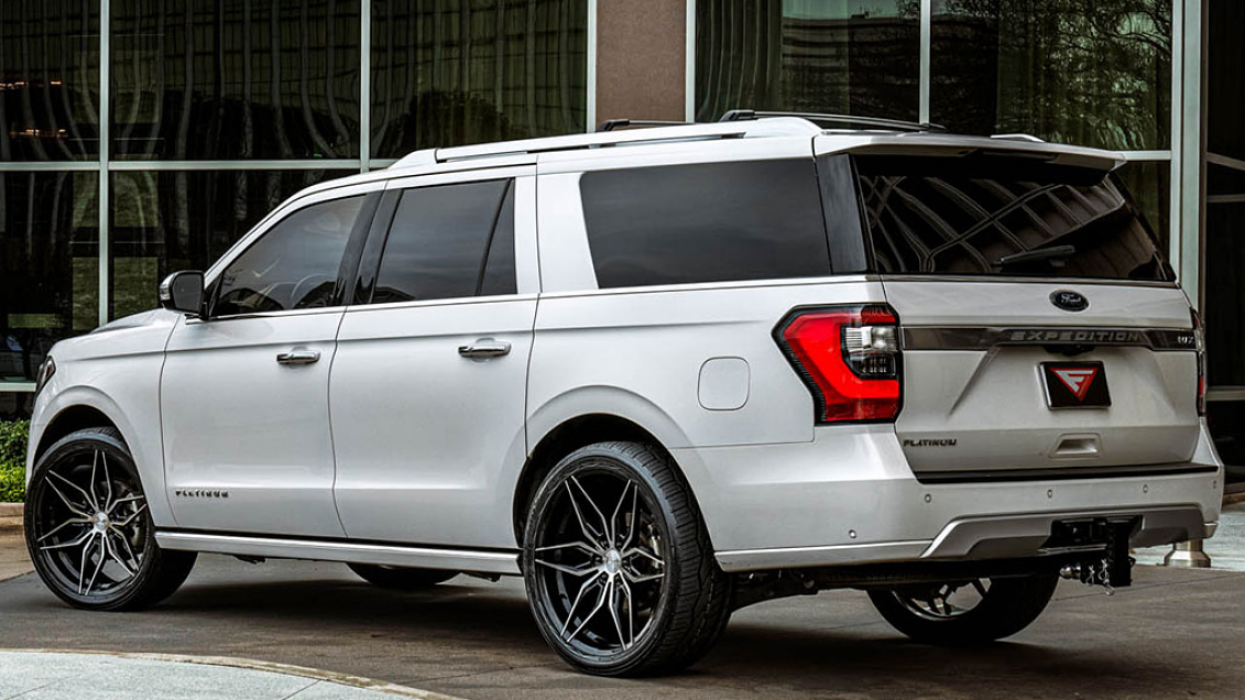 2018 Ford Expedition on 22" Ferrada Wheels FT5 Black Machined | Gallery