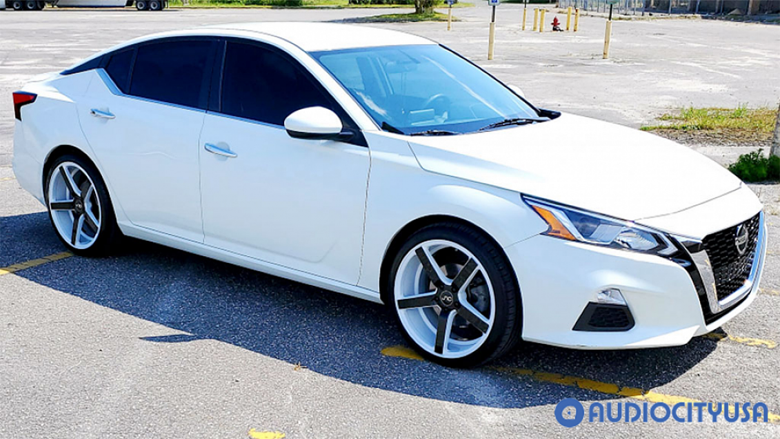 2020 Nissan Altima on 20