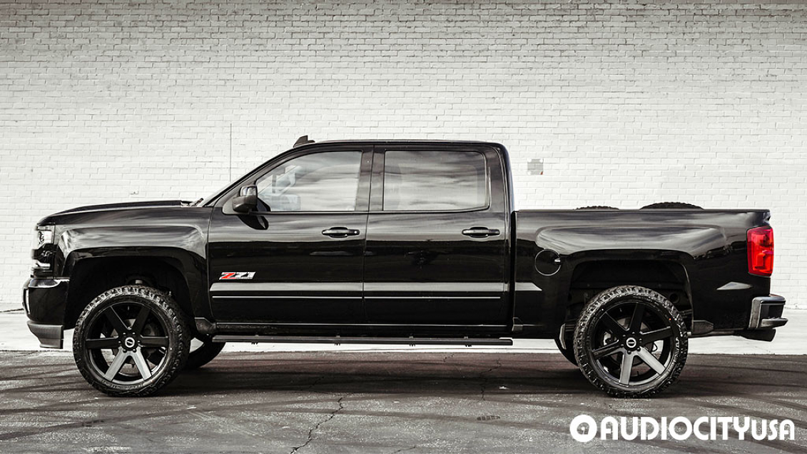 2018 Chevrolet Silverado 1500 on 22