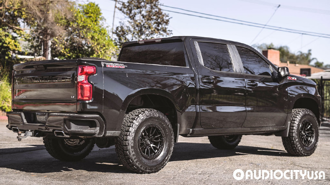 2021 Chevrolet Silverado 1500 on 17