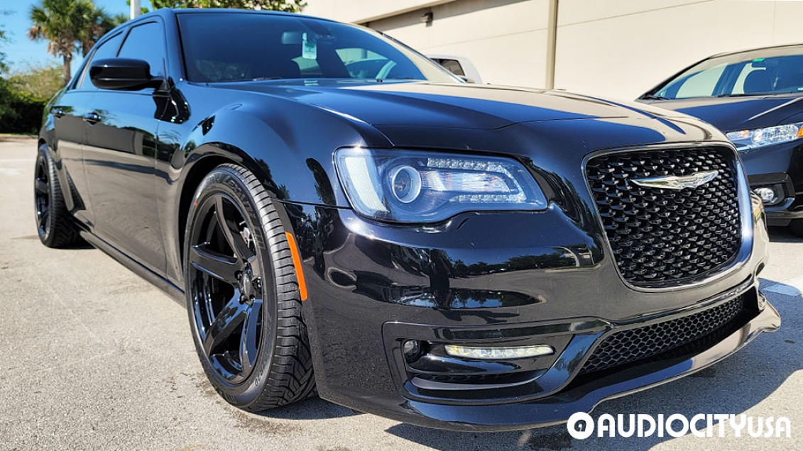 2020 Chrysler 300S RWD on 20" OEM Replica Wheels FR 77 - Dodge Hellcat ...