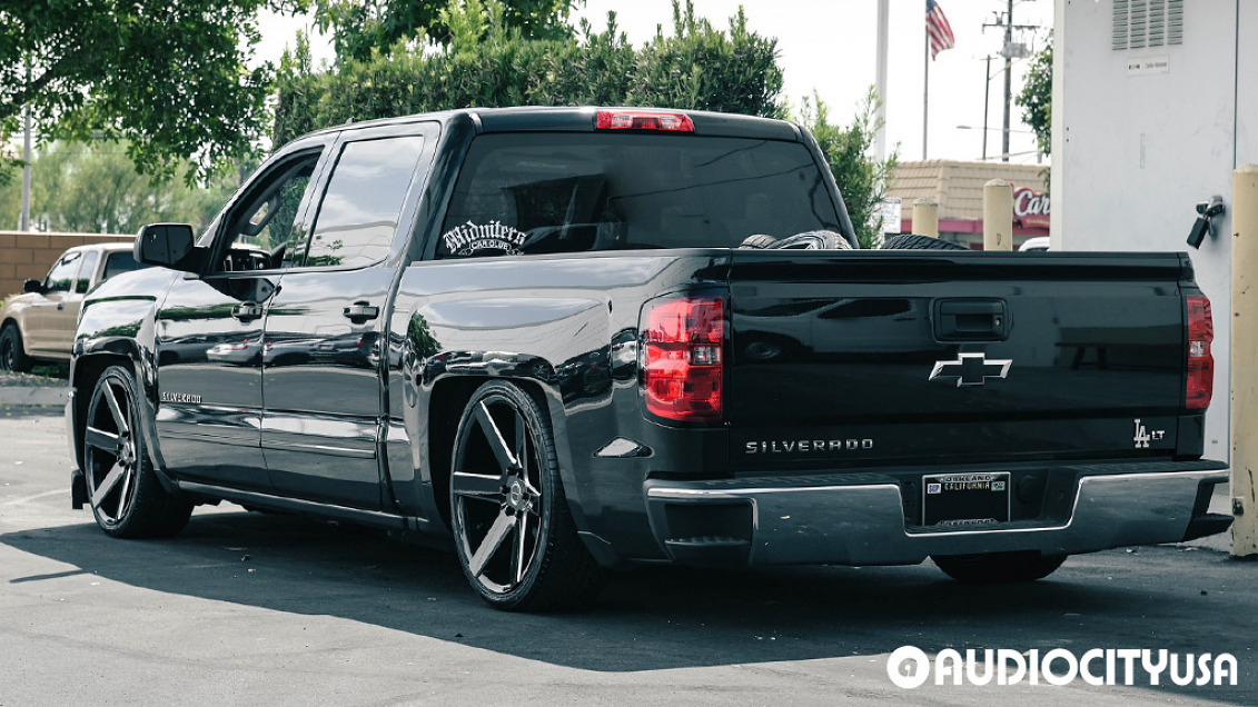 2018 Chevrolet Silverado 1500 on 22" Strada Wheels Coda Gloss Black