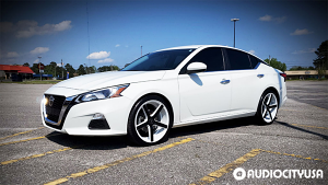 Nissan-Altima-20-STR-607-White%2Bwith%2BBlack%2BSpoke-4654.jpg