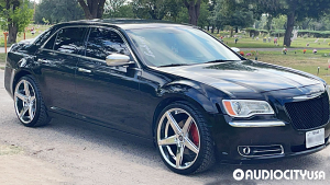 Chrysler-300C%2BAWD-22-Lexani-R-Four-Crome-3080.jpg