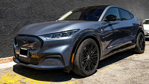Ford-Mustang%2BMach-E-20-Curva-CFF50-Gloss%2BBlack-6144.jpg