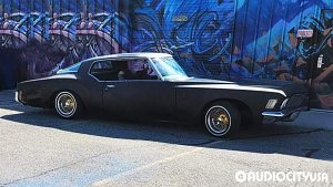 Buick-Riviera-13-Wire%2BWheels-Reverse%2B72-Spoke%2BCross%2BLace-Gold%2BCenter%2Bwith%2BChrome%2BLip-1757.jpg