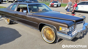 Cadillac-Deville-22-Wire%2BWheels-Standard%2B150-Spoke%2BStraight%2BLace-Gold%2BCenter%2Bwith%2BChrome%2BLip-2580.jpg