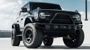 Ford-Bronco-20-Blaque%2BDiamond-BD-O728-Gloss%2BBlack%2Bwith%2BSmoke%2BTint-3170.jpg