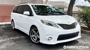 Toyota-Sienna-20-Lexani-R-Four-Chrome-8584.jpg