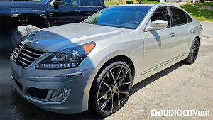 Hyundai-Equus-22-Lexani%2BWheels-Stuttgart-Black%2Bwith%2BMachined%2BTips-5381.jpg