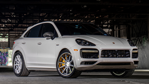 Porsche-Cayenne-22-Ferrada-CM2-Silver%2BMachine%2Bwith%2BChrome%2BLip-6123.jpg