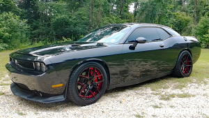 Dodge-Challenger%2BR%252FT-20-AC%2BWheels-Divino-Gloss%2BBlack%2Bwith%2BRed%2BMilled%2Band%2BInner-7520.jpg