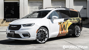Chrysler-Pacifica-22-Koko%2BKuture-Kapan-Gloss%2BBlack%2Bwith%2BCustom%2BWhite%2BInner-5271.jpg