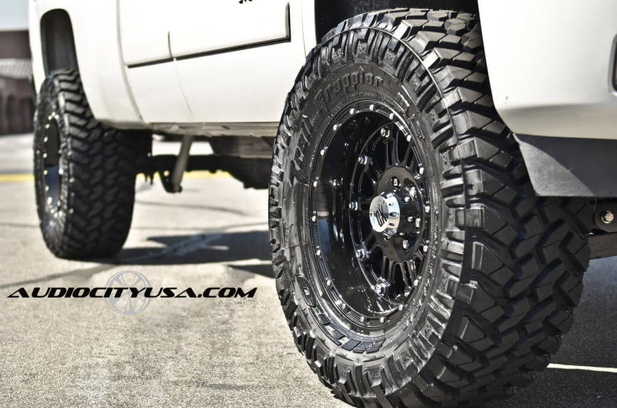 17" XD Wheels XD795 Hoss Gloss Black with Nitto Trail Grappler MT