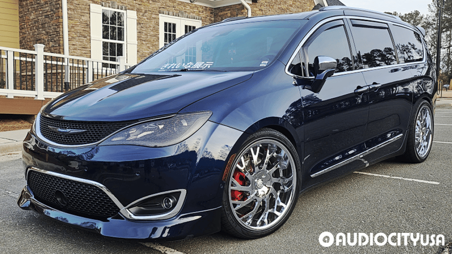 2017 Chrysler Pacifica on 22