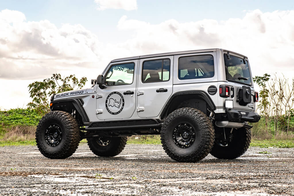 18" Black Rhino Wheels Cinco Gloss Black with Stainless Bolts Off-Road