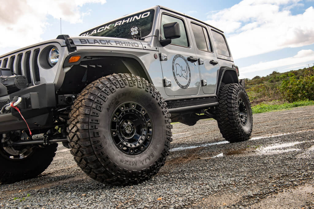 18" Black Rhino Wheels Cinco Gloss Black with Stainless Bolts Off-Road